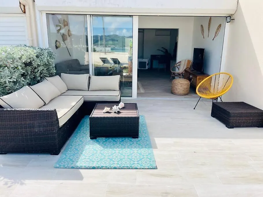 Дом отдыха Salty Beach, Amazing 1 Bedroom Beachfront, Nettle Bay Beach Club Байе-Неттл