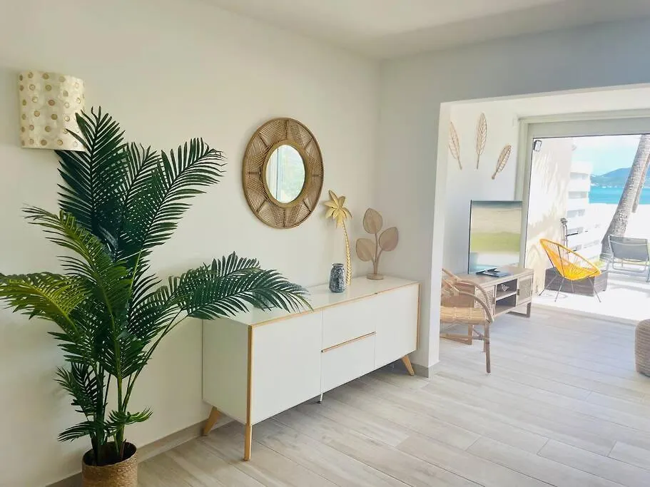Salty Beach, Amazing 1 Bedroom Beachfront, Nettle Bay Beach Club Байе-Неттл