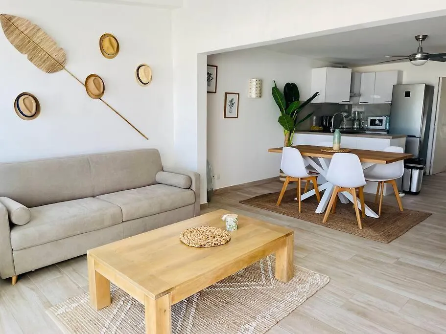 Дом отдыха Salty Beach, Amazing 1 Bedroom Beachfront, Nettle Bay Beach Club Байе-Неттл