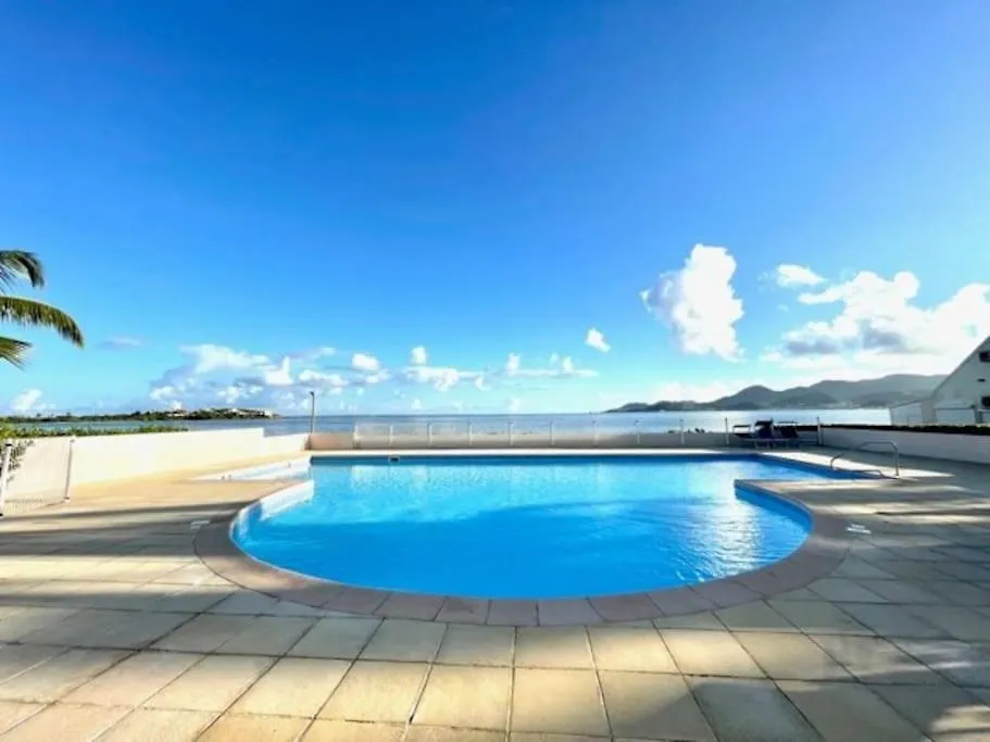 Дом отдыха Salty Beach, Amazing 1 Bedroom Beachfront, Nettle Bay Beach Club Байе-Неттл Сен-Мартен/Синт-Мартен