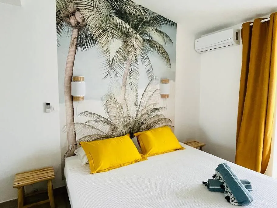 Salty Beach, Amazing 1 Bedroom Beachfront, Nettle Bay Beach Club Байе-Неттл